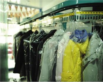 干洗劑有哪些種類？上海干洗設(shè)備公司為你解答